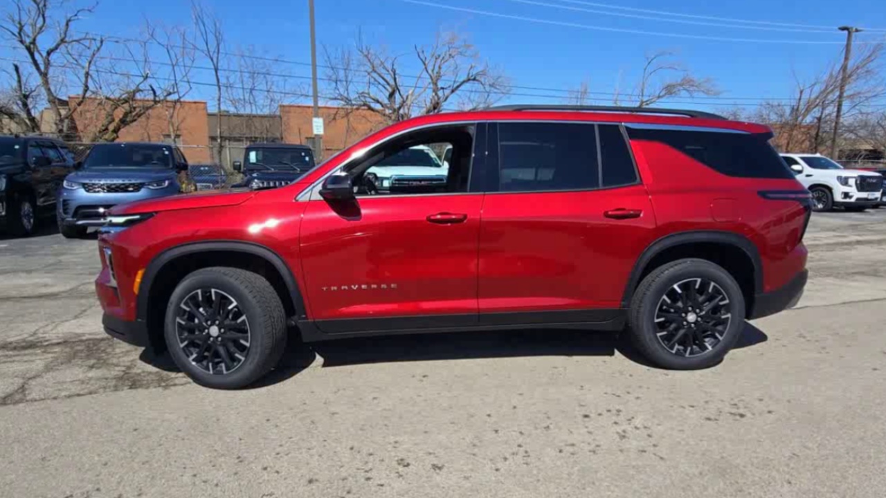 2025 Chevrolet Traverse photo 4