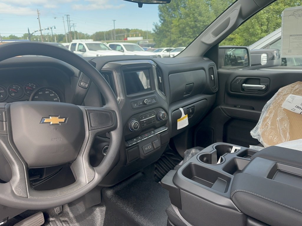 2025 Chevrolet Silverado 1500 photo 4