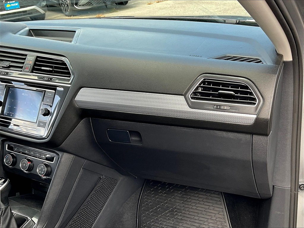 2023 Volkswagen Tiguan S photo 12