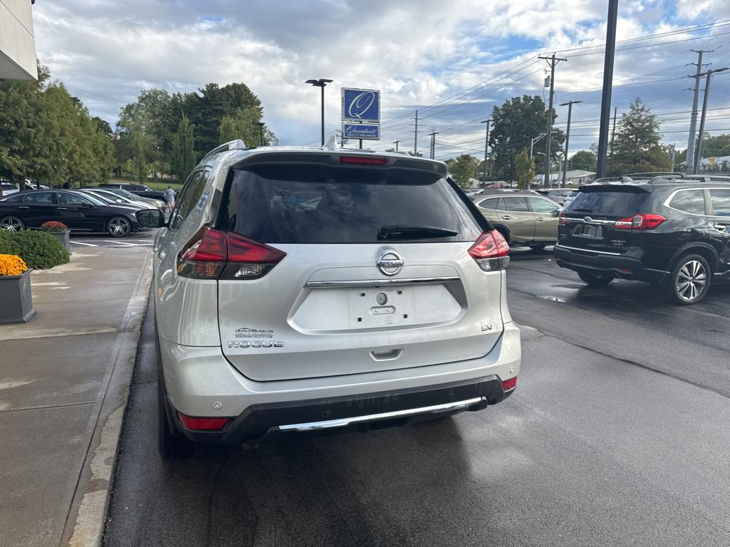 2019 Nissan Rogue SV photo 3
