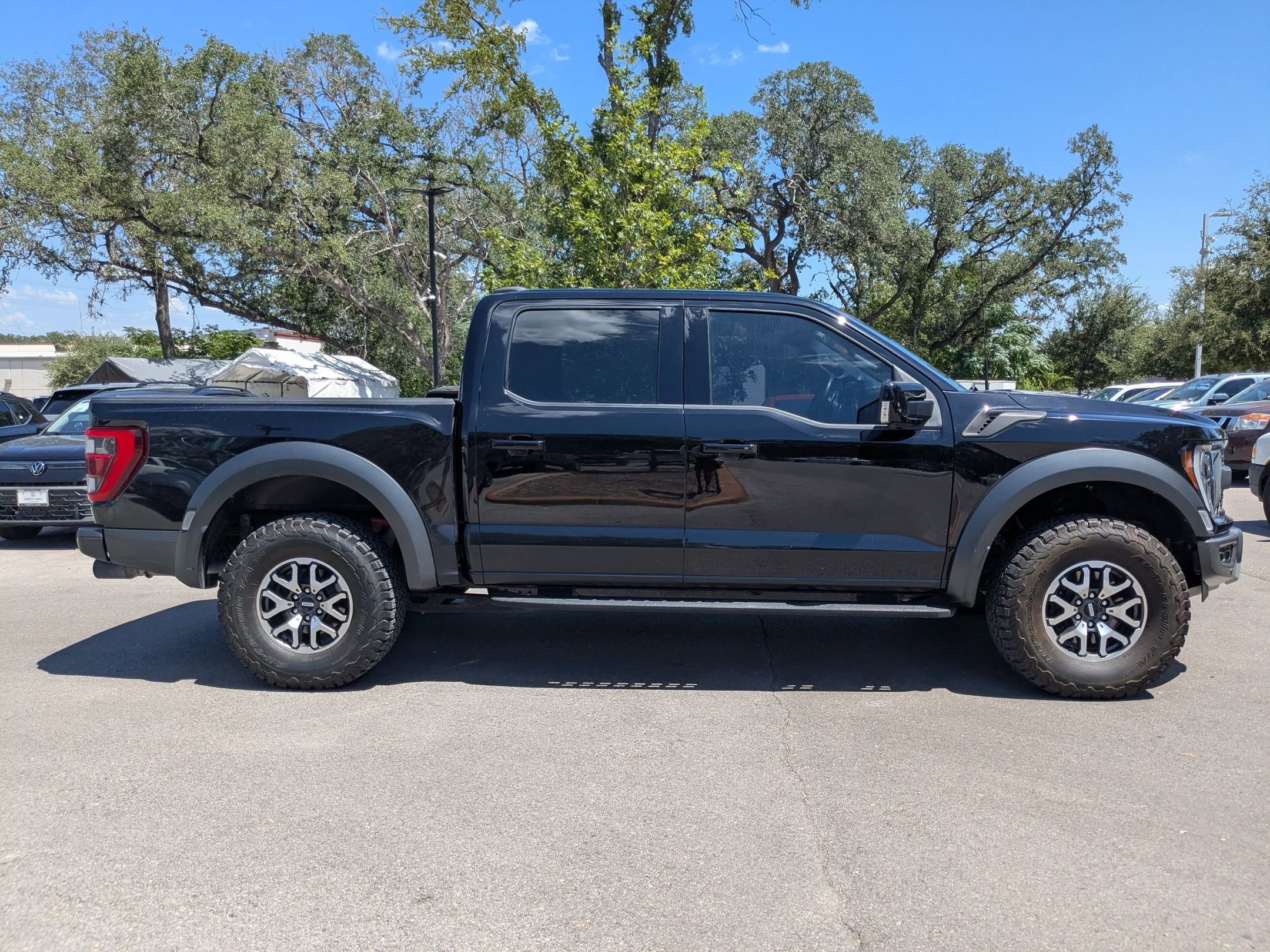 2022 Ford F-150 Raptor photo 2