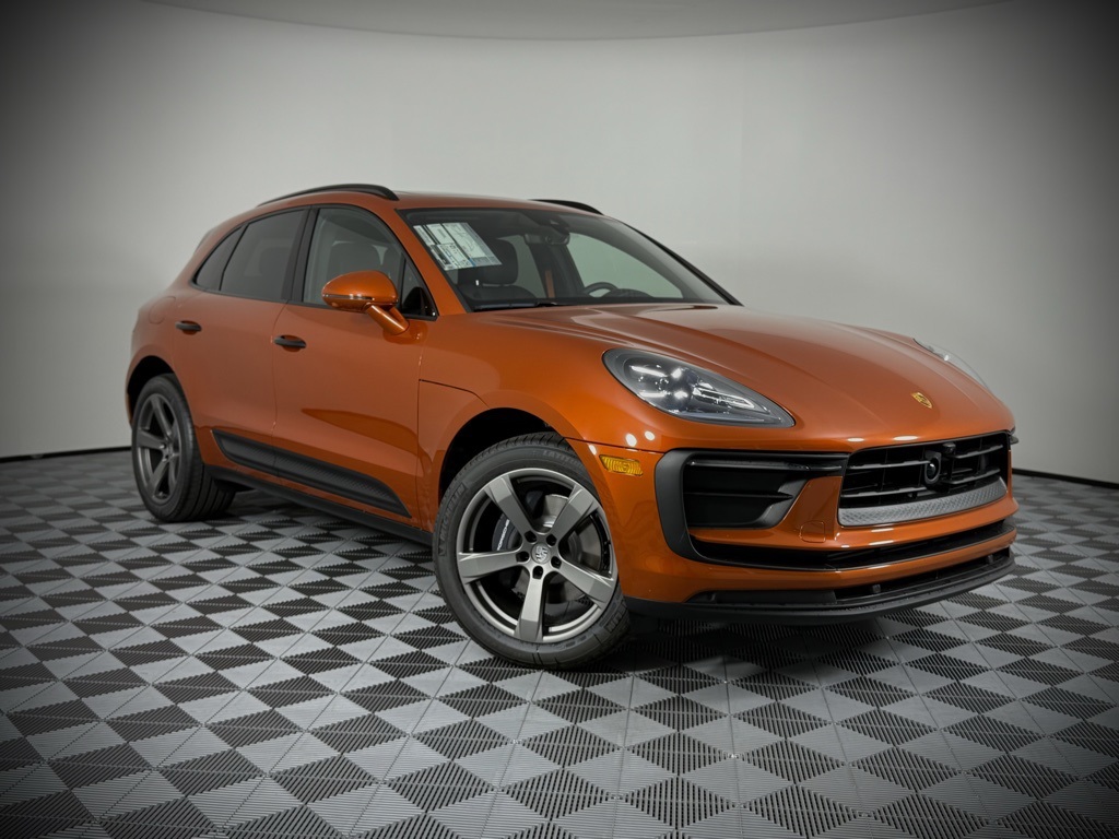 2025 Porsche Macan T photo 7