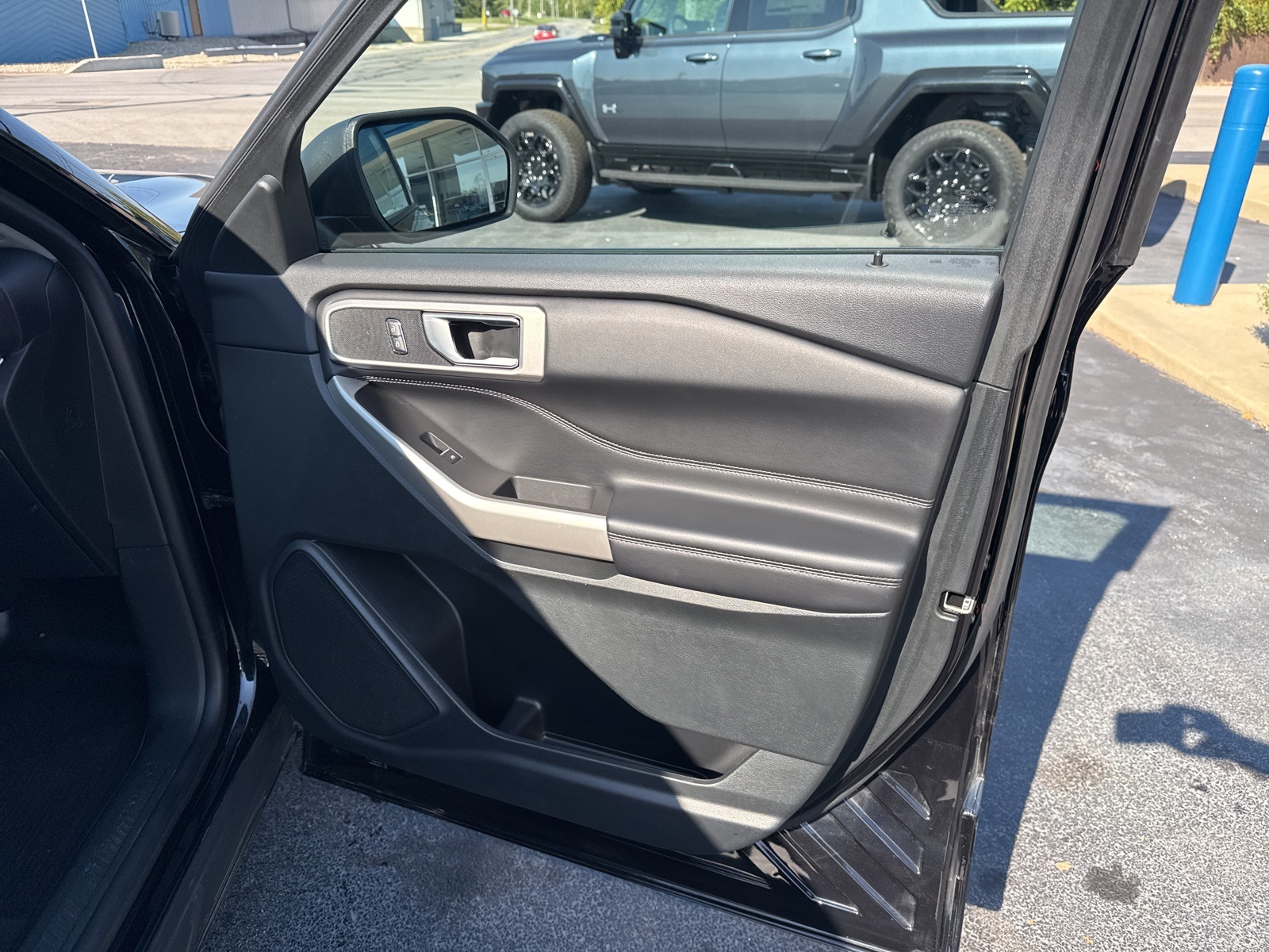 2023 Ford Explorer XLT photo 27
