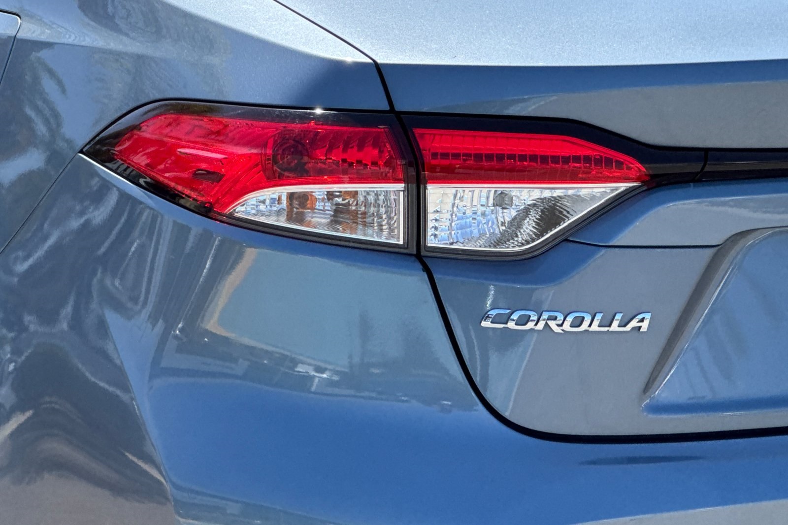 2022 Toyota Corolla LE photo 23