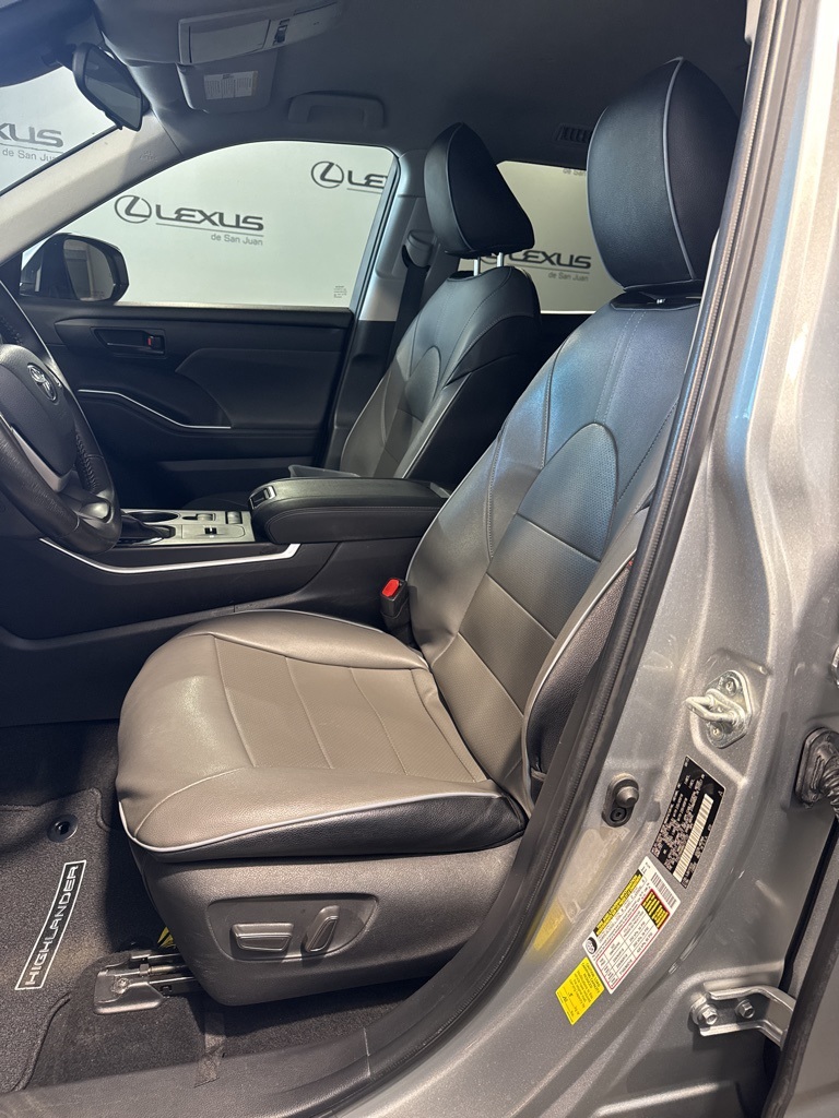 2022 Toyota Highlander LE photo 28