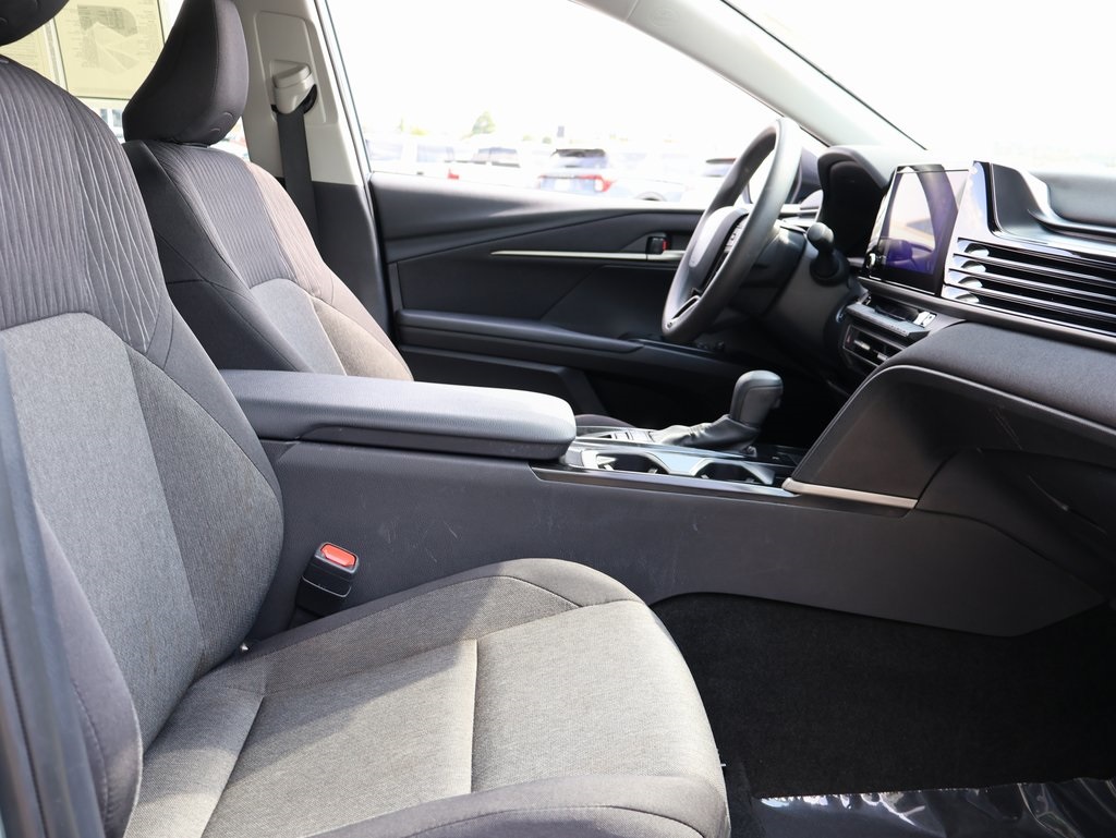 2025 Toyota Camry LE photo 9