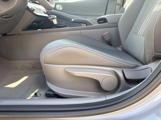2025 Hyundai Elantra SEL Sport photo 16