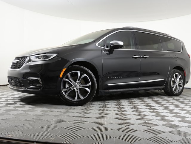 2022 Chrysler Pacifica Pinnacle's photo
