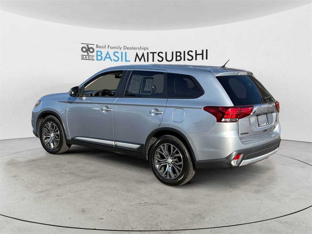 2016 Mitsubishi Outlander SE photo 3