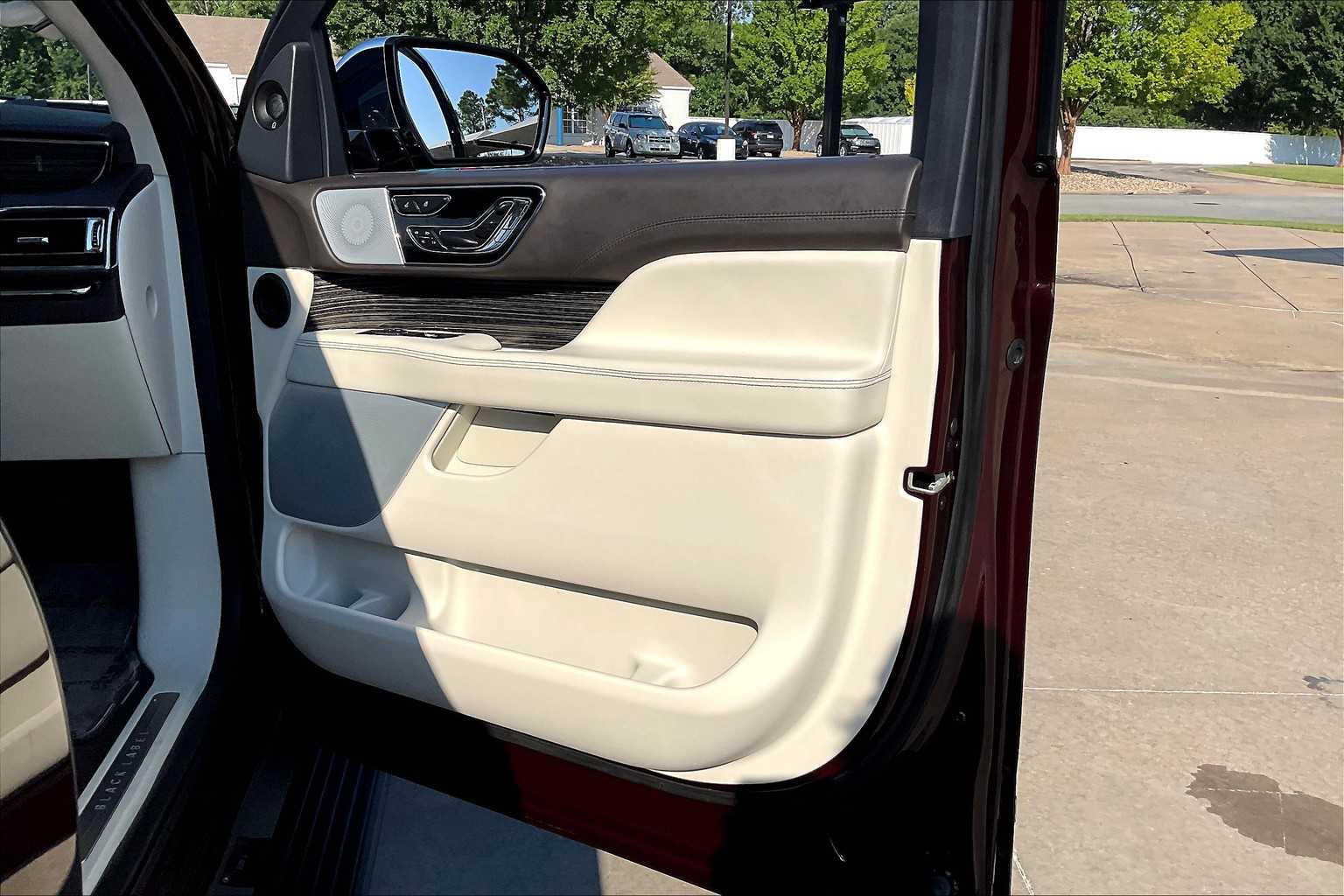 2024 Lincoln Navigator Black Label photo 20