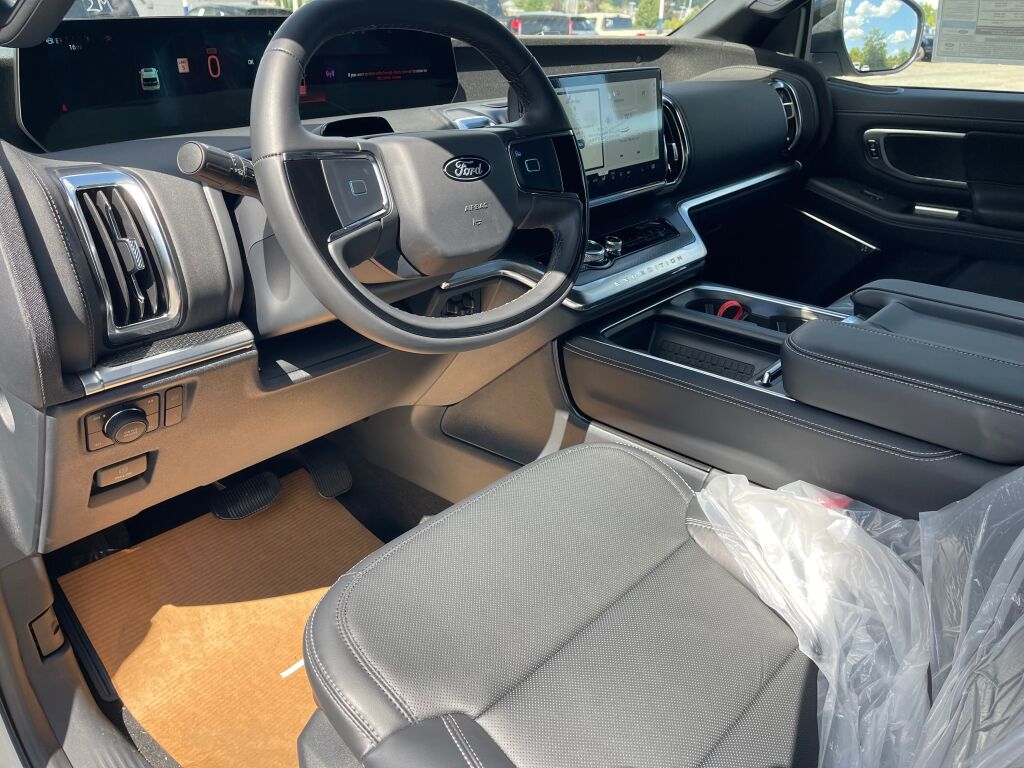 2025 Ford Expedition Platinum MAX photo 6