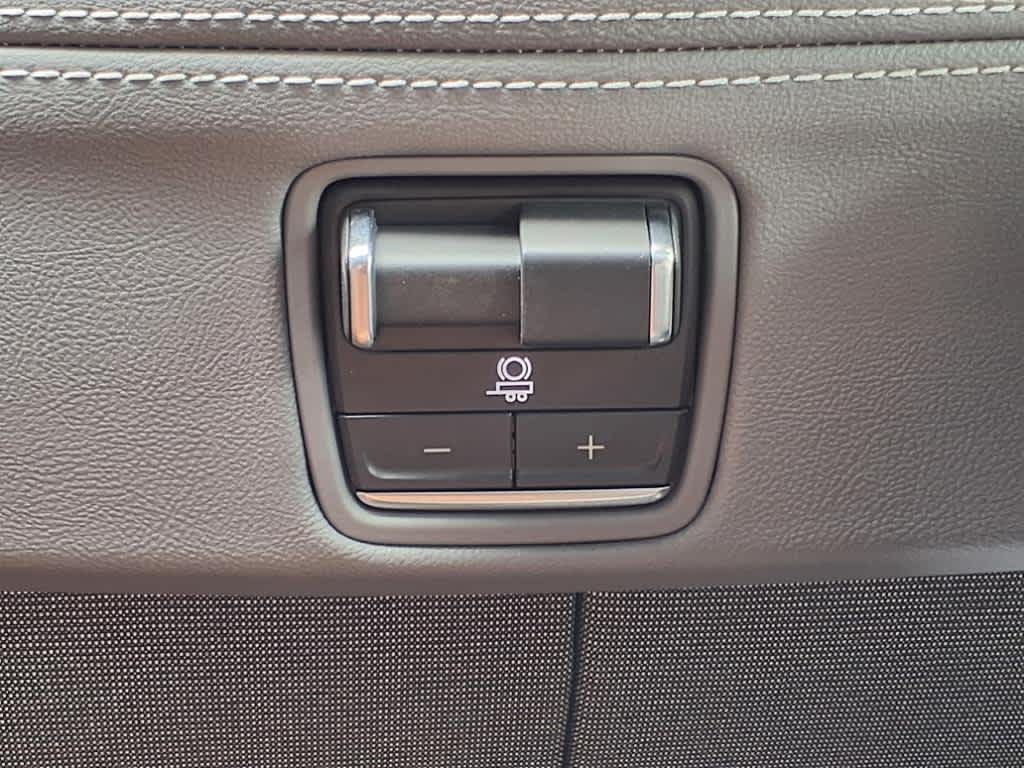 2025 Cadillac Escalade IQ Luxury photo 9