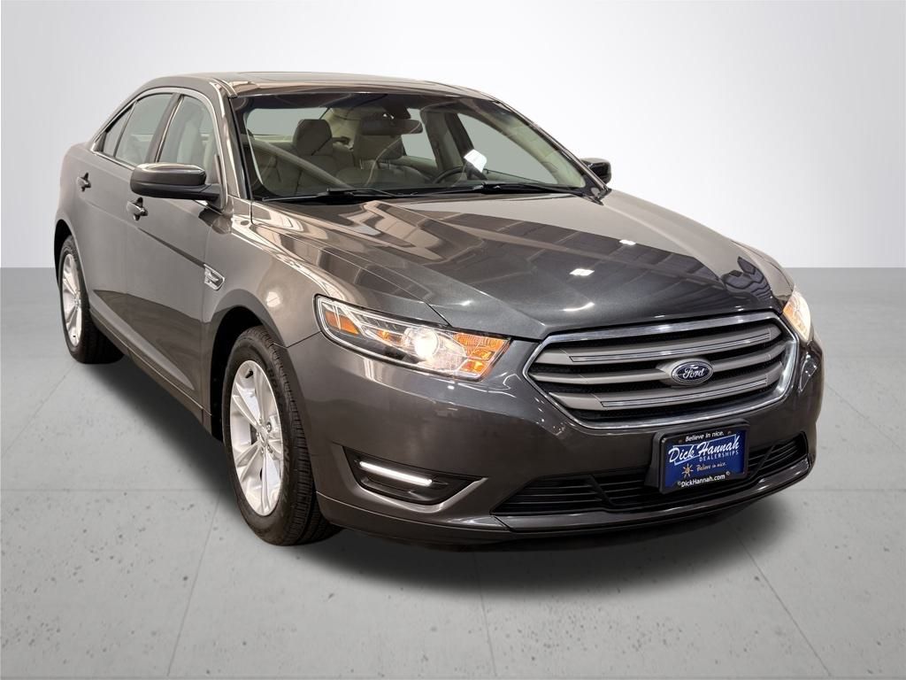 2019 Ford Taurus SEL photo 6