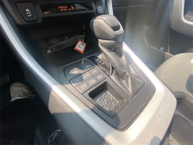 2021 Toyota RAV4 XLE photo 9