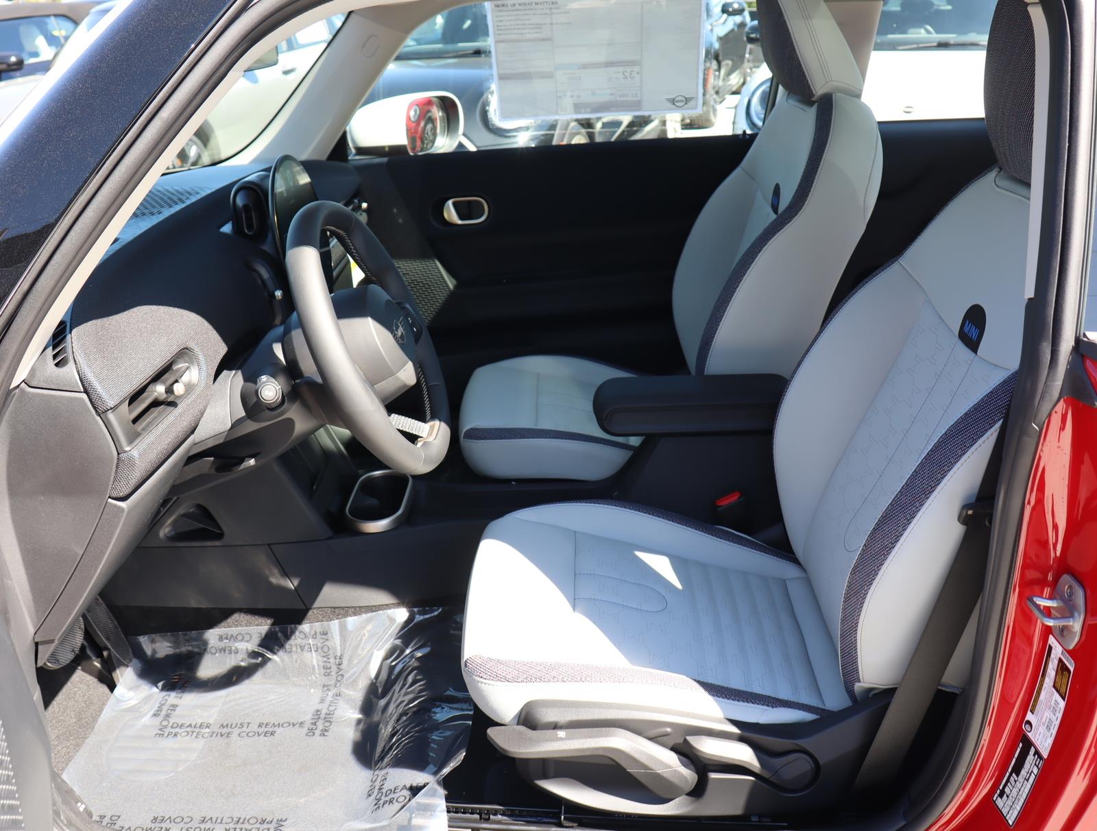 2025 Mini Cooper 2 Door Hardtop Signature photo 2