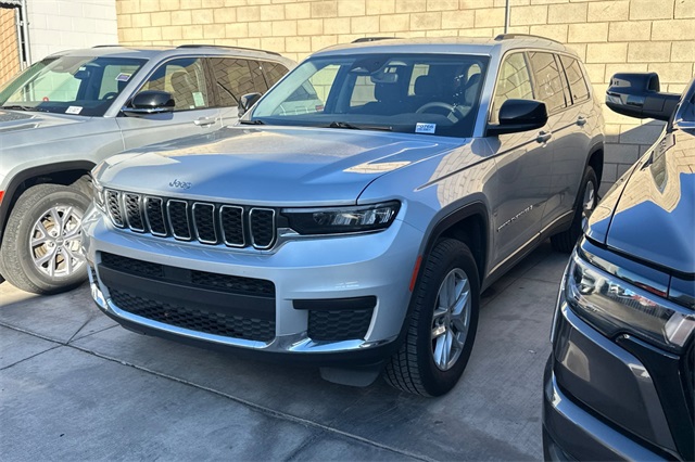 2023 Jeep Grand Cherokee Laredo photo 4