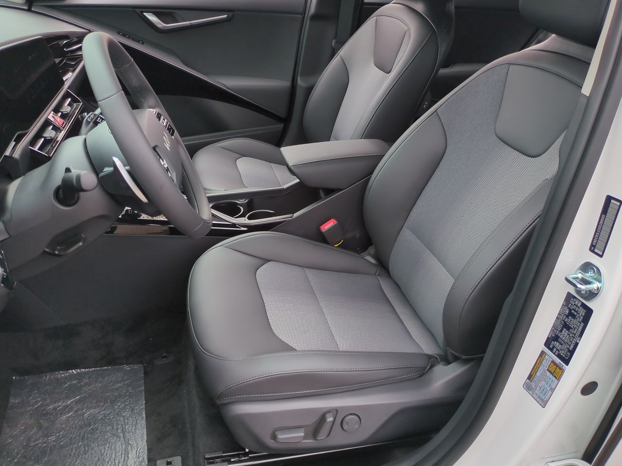 2025 Kia Niro EX photo 14