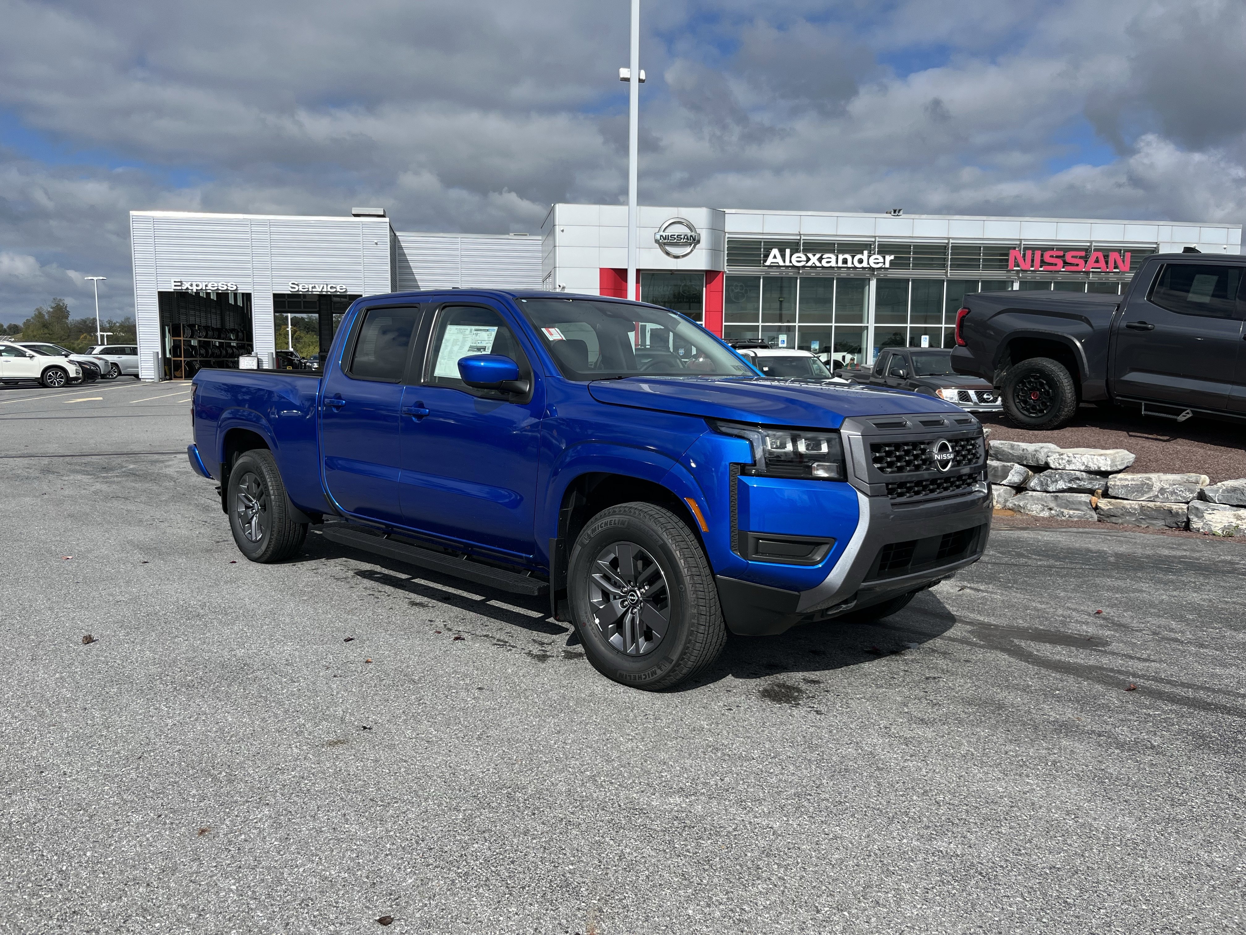 2026 Nissan Frontier SV's photo