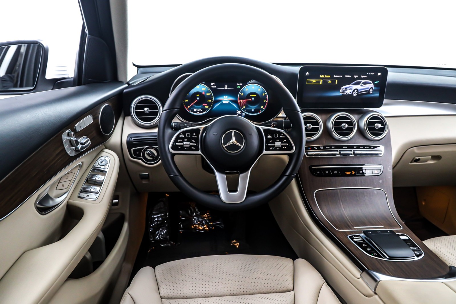 2022 Mercedes Benz GLC 300 photo 4