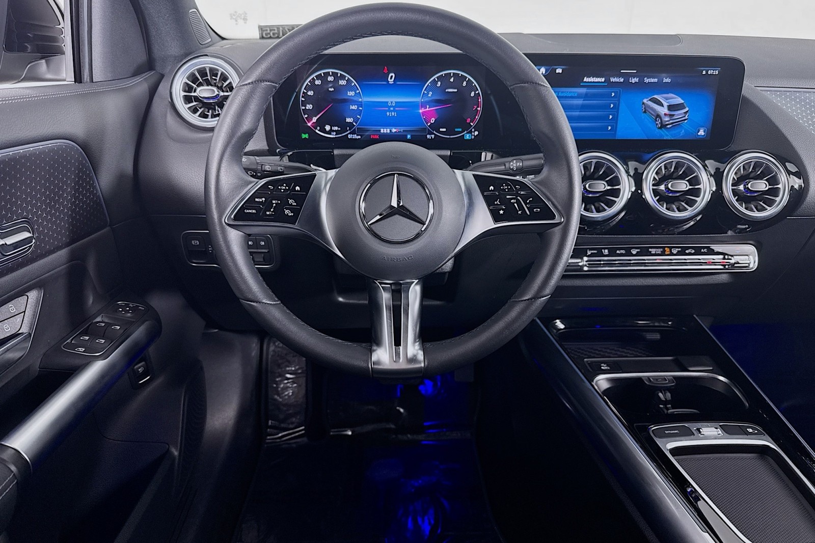 2025 Mercedes Benz GLA 250 photo 4