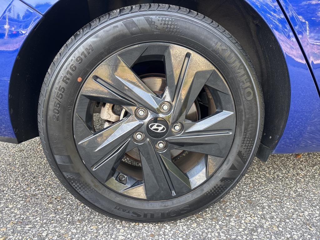 2022 Hyundai Elantra SEL photo 4