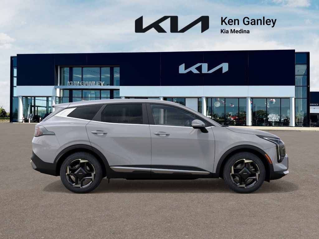 2026 Kia Sportage EX photo 3