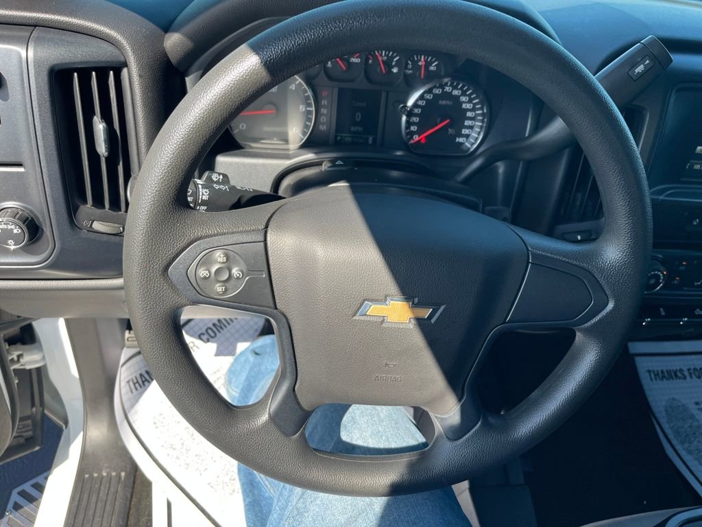 2016 Chevrolet Silverado 1500 Custom photo 10