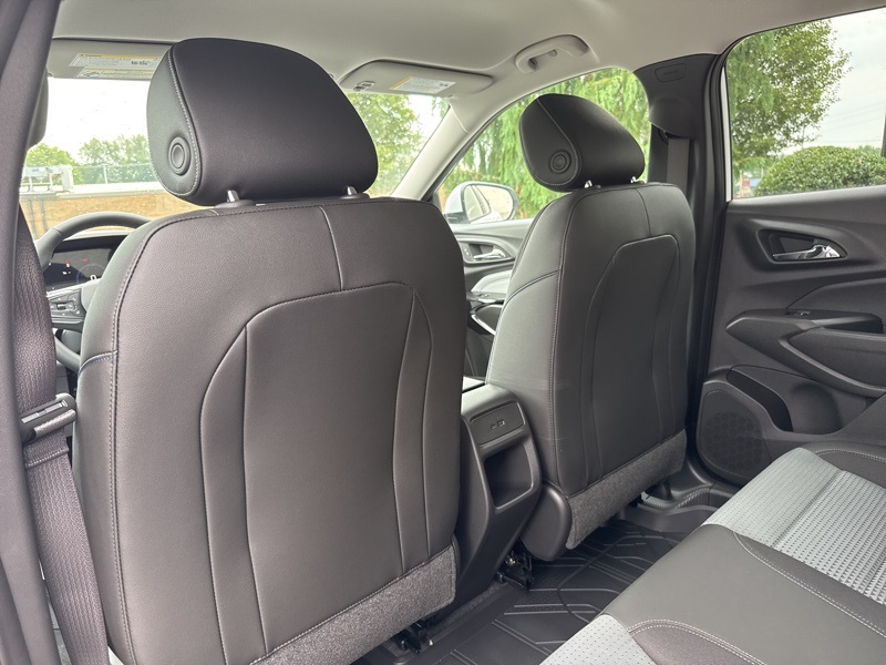 2025 Chevrolet Trax LT photo 28