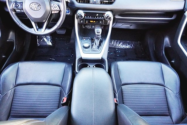 Used 2020  Toyota XSE image 20