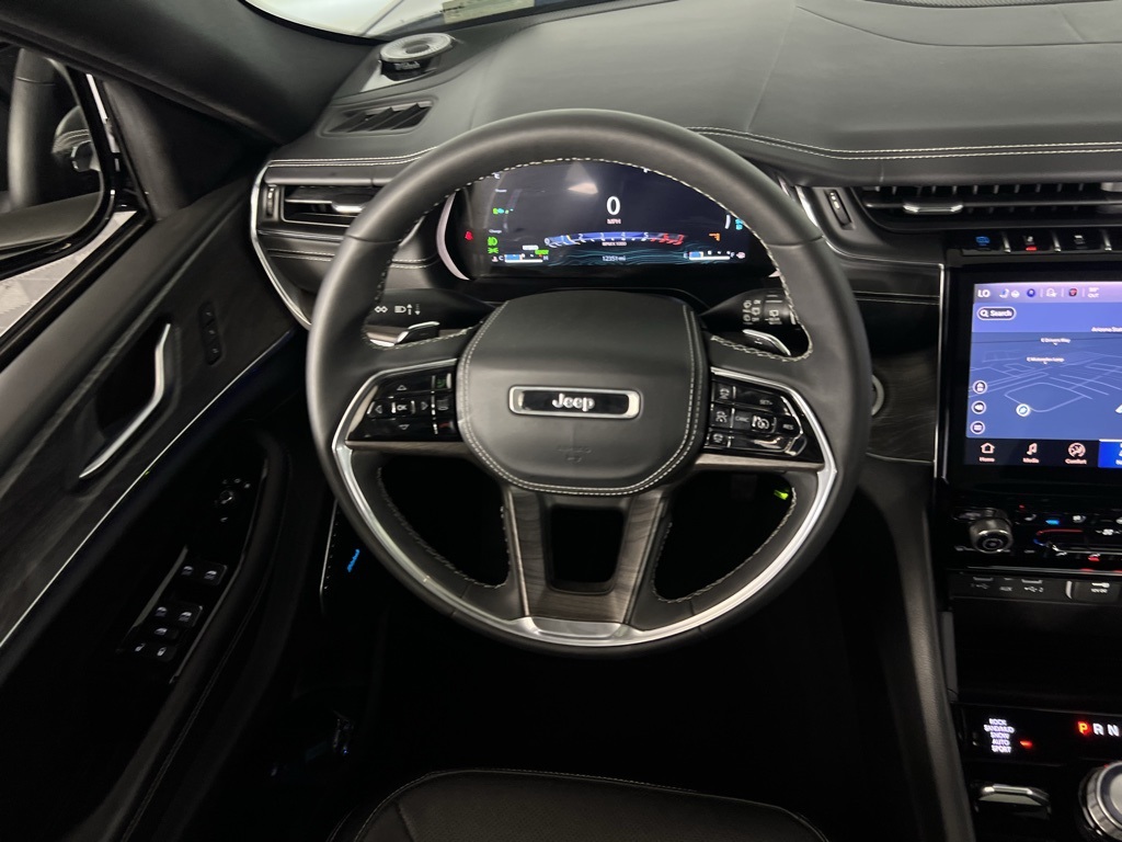 2023 Jeep Grand Cherokee Overland 4xe photo 11