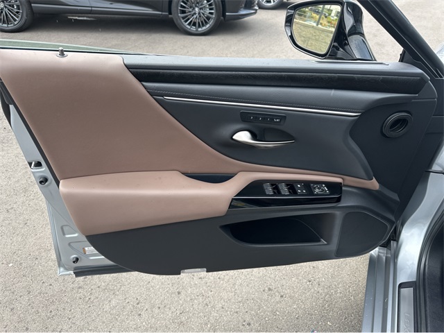 2025 Lexus ES 300h Premium photo 14