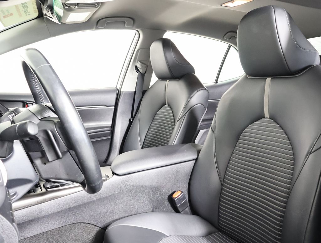 2023 Toyota Camry SE photo 6