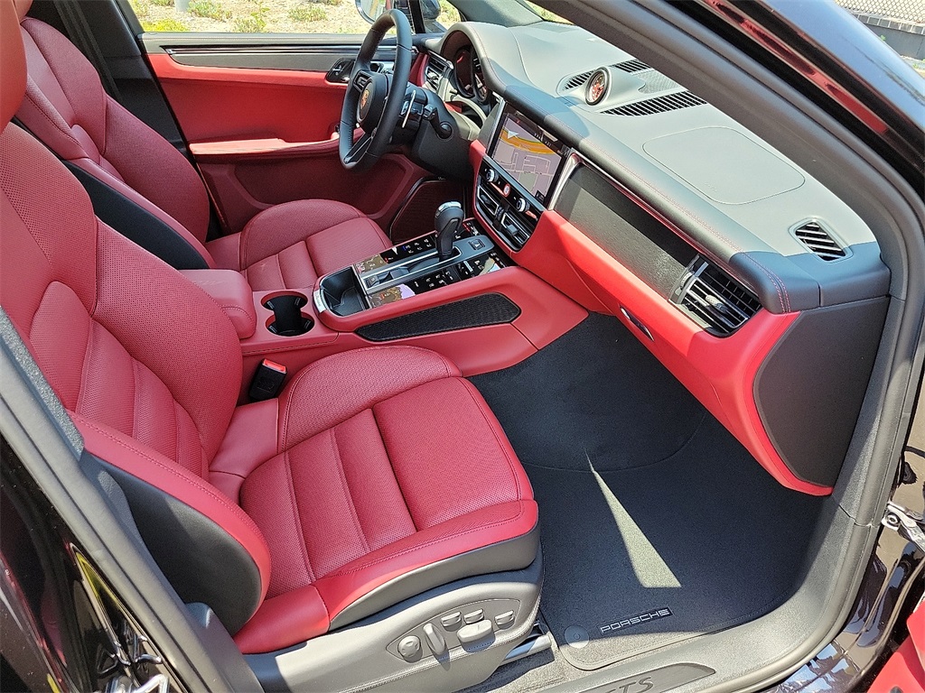 2025 Porsche Macan GTS photo 22