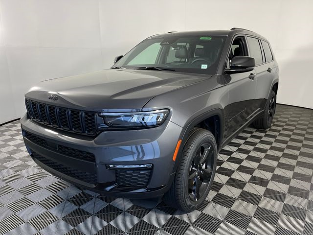2025 Jeep Grand Cherokee Limited photo 2