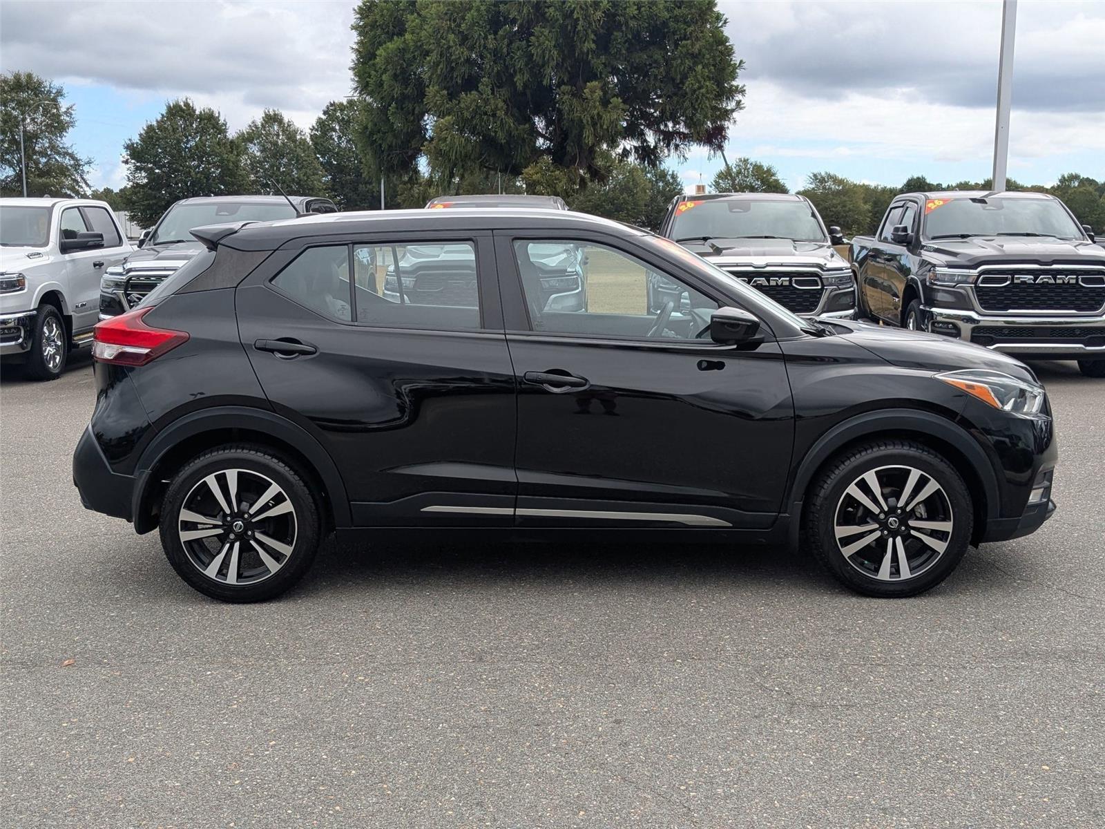 2019 Nissan Kicks SR photo 4