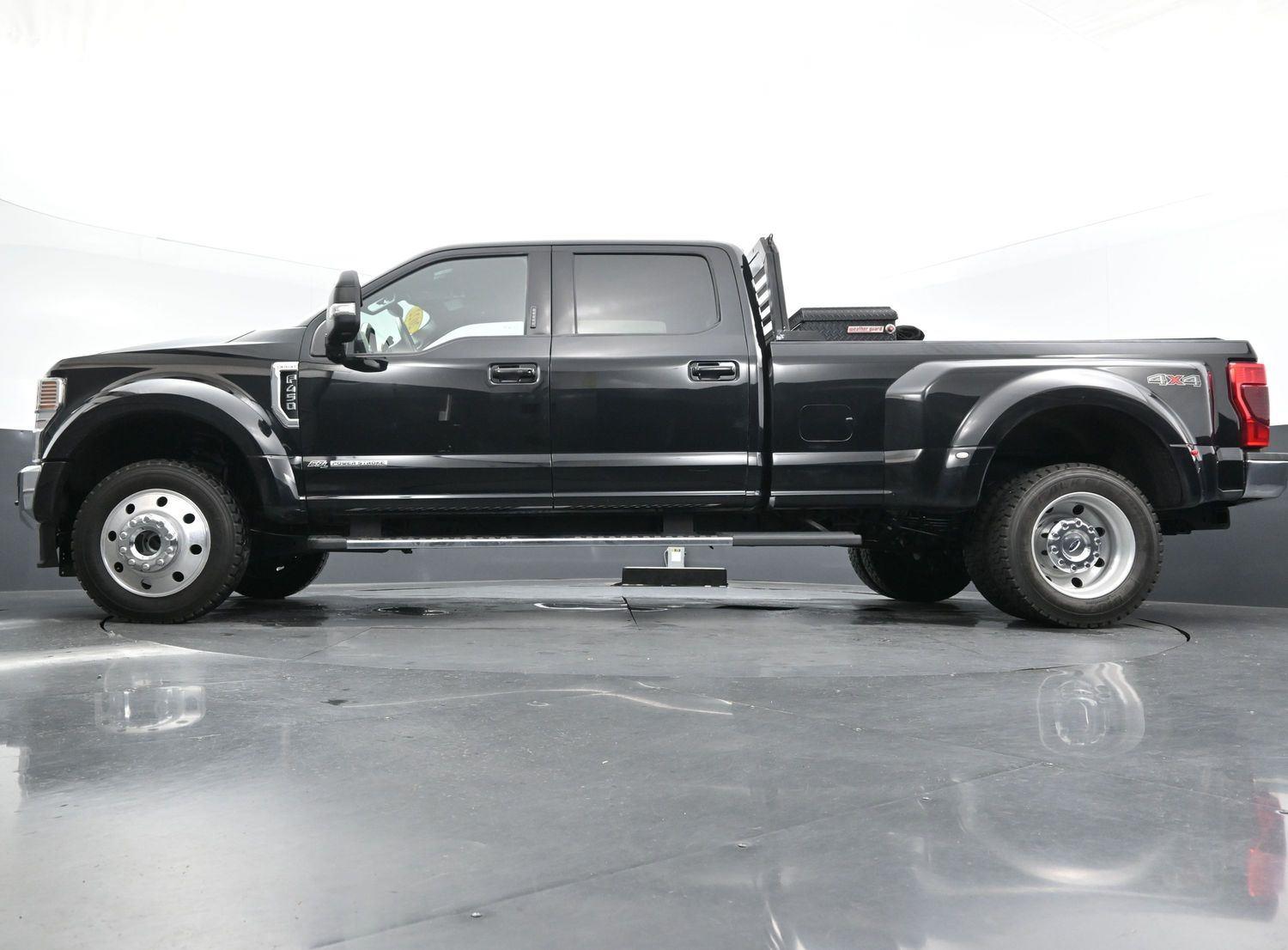 2022 Ford F-450 Lariat photo 42