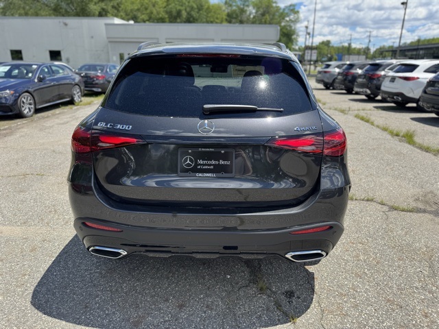 2025 Mercedes Benz GLC 300 4MATIC photo 4