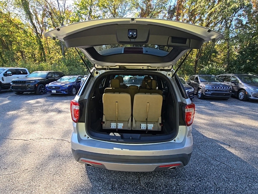 2017 Ford Explorer XLT photo 18