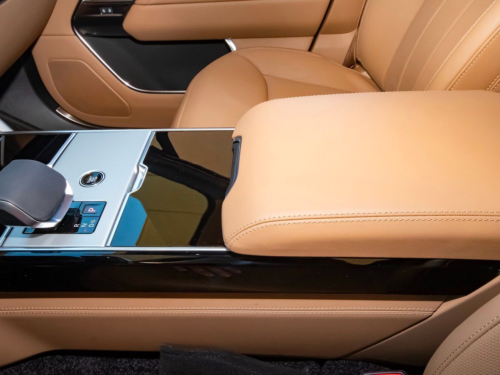 2025 Land Rover Range Rover SE photo 27
