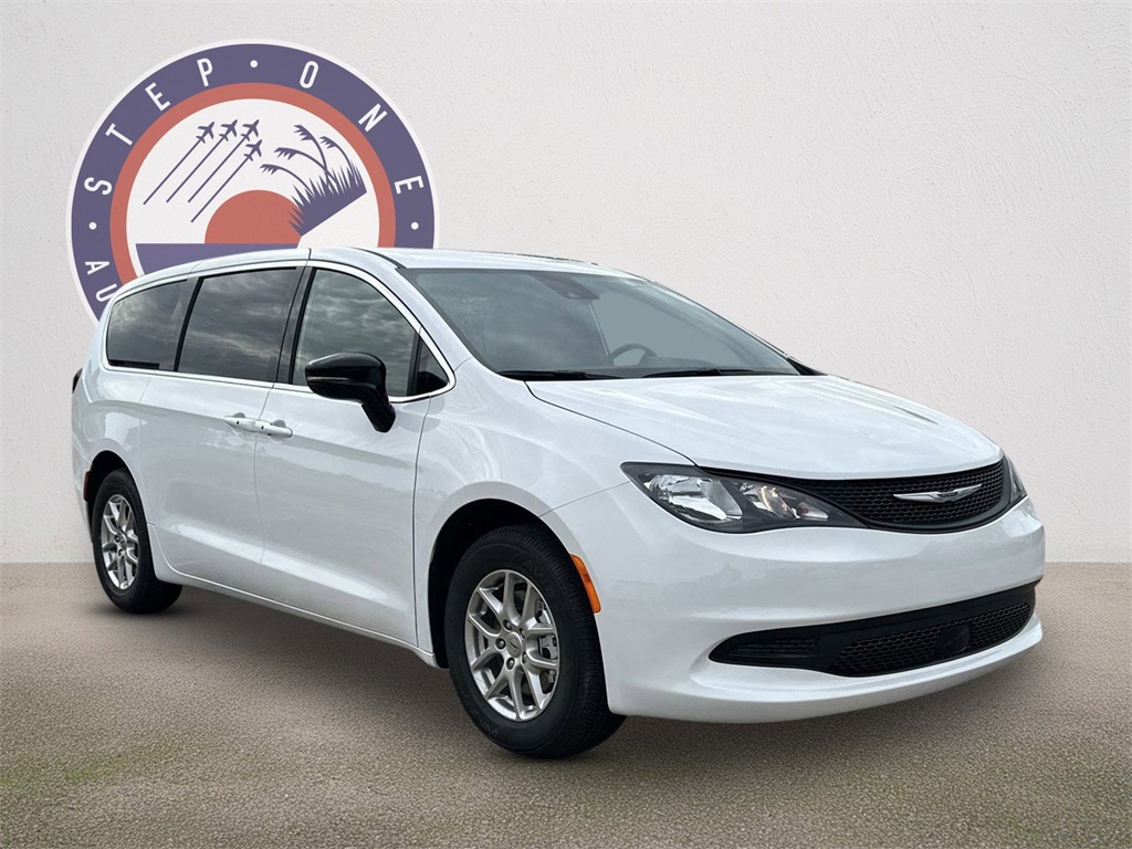 2025 Chrysler Voyager LX photo 2