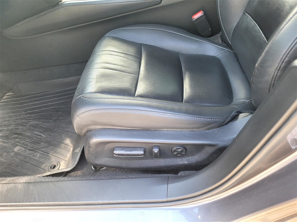 2022 Honda Accord Touring 2.0T photo 16
