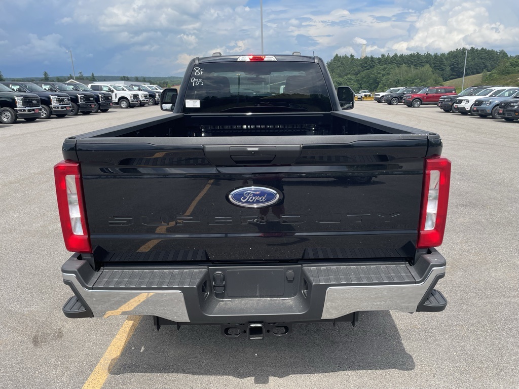 2025 Ford F-250 XLT photo 3