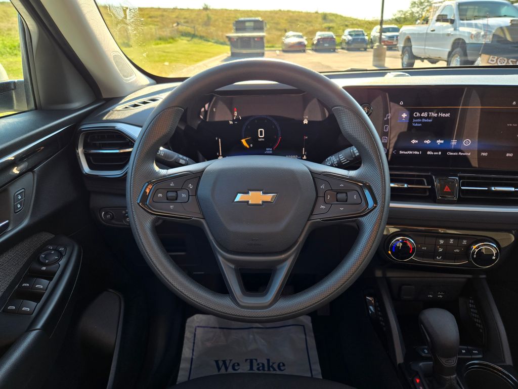 2025 Chevrolet Trailblazer LT photo 16