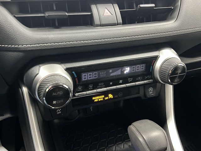 2022 Toyota RAV4 XLE photo 12