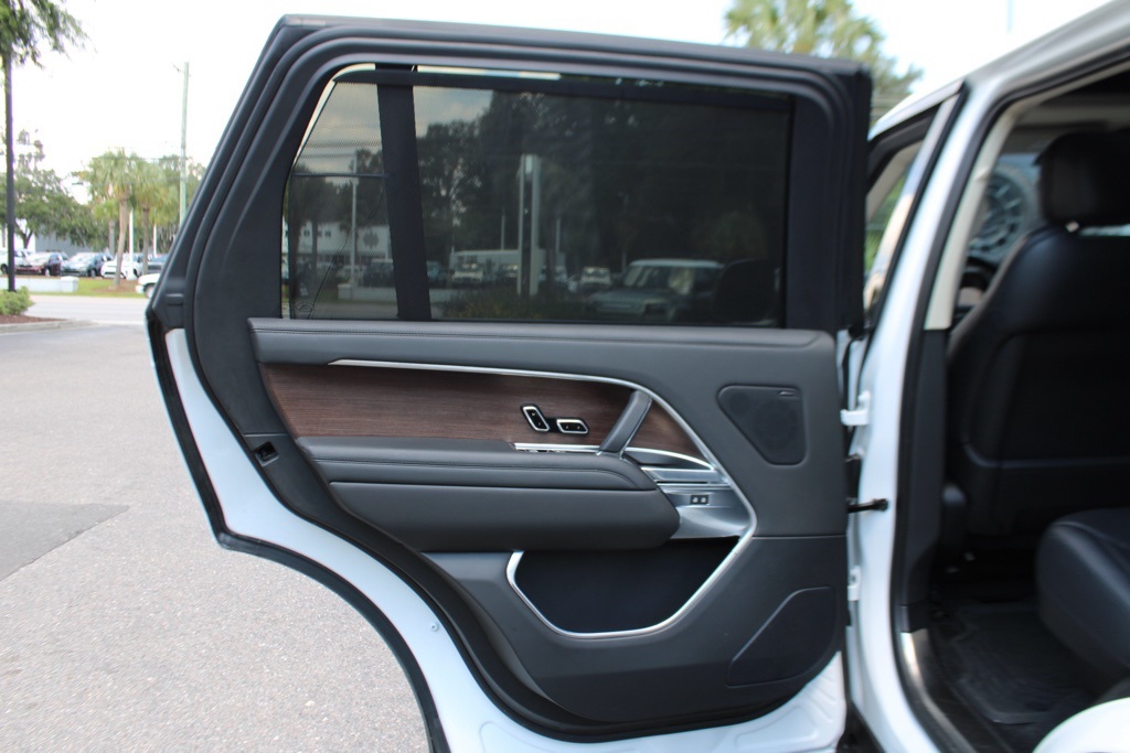 2023 Land Rover Range Rover SE photo 26