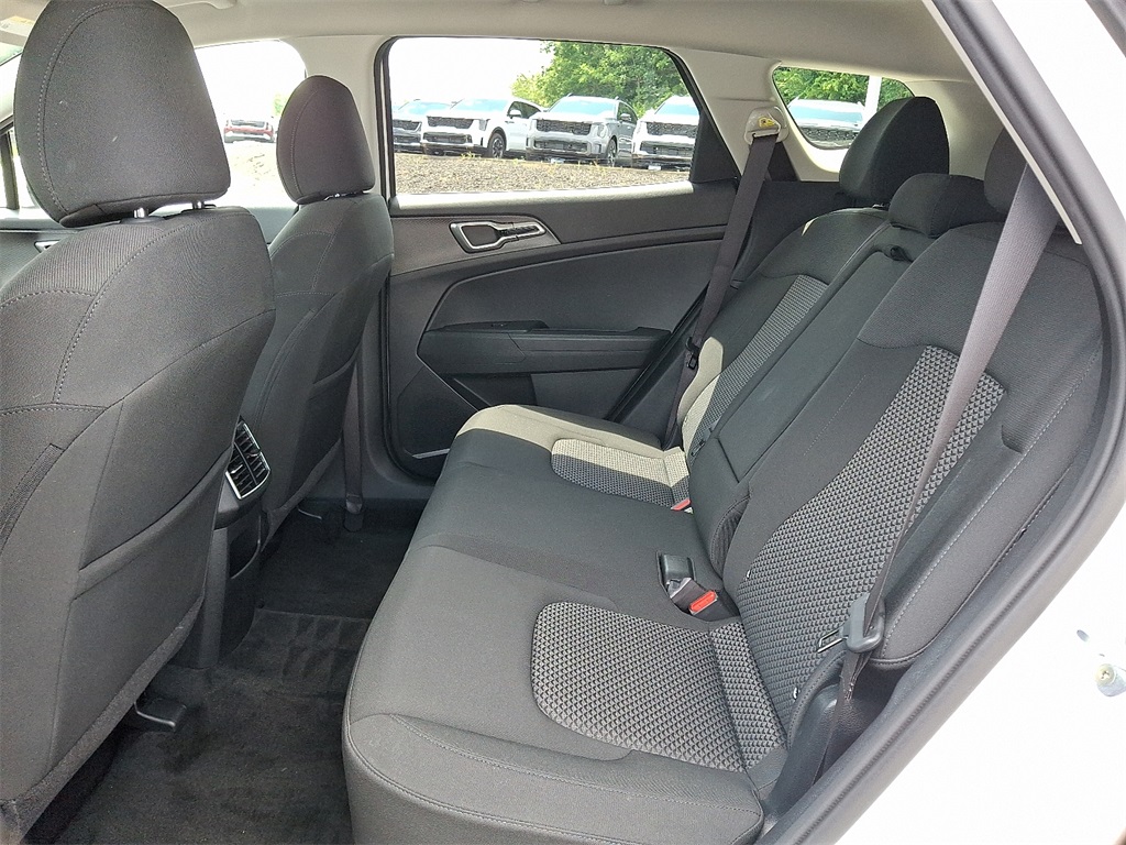 2023 Kia Sportage Hybrid LX photo 10