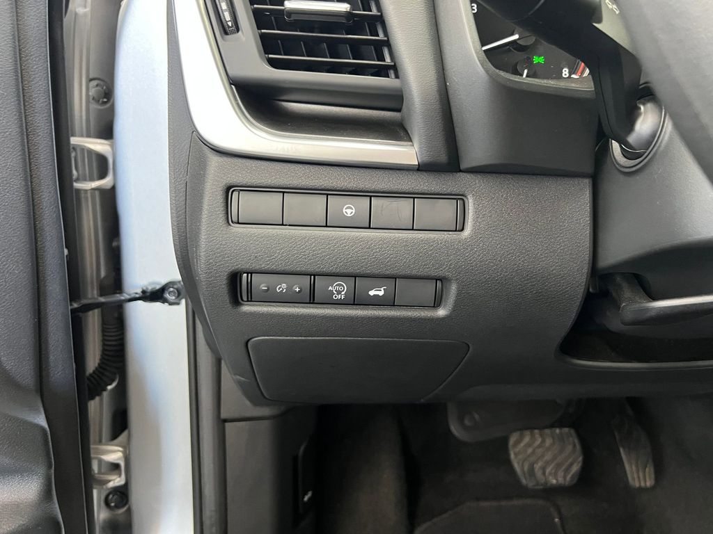 2024 Nissan Rogue SV photo 16