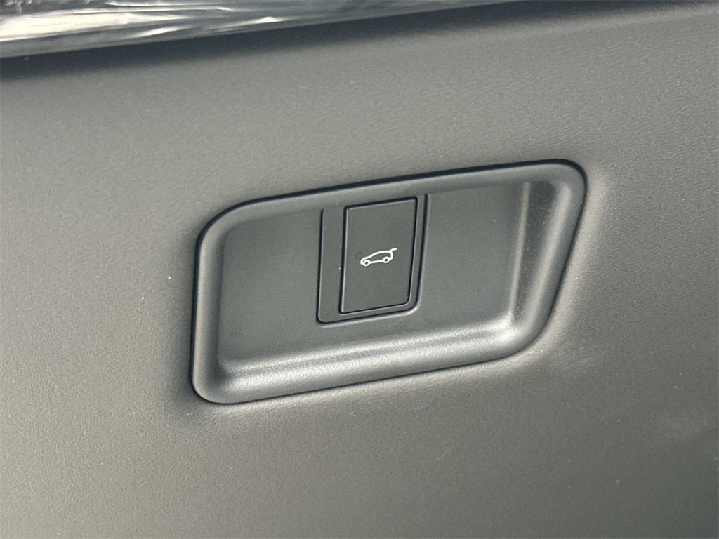 2025 Land Rover Range Rover Sport SE photo 16