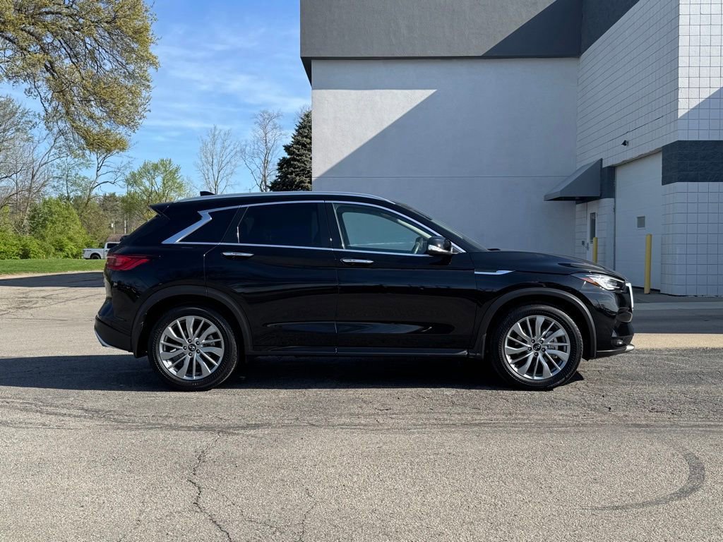 2024 Infiniti QX50 Luxe AWD photo 2
