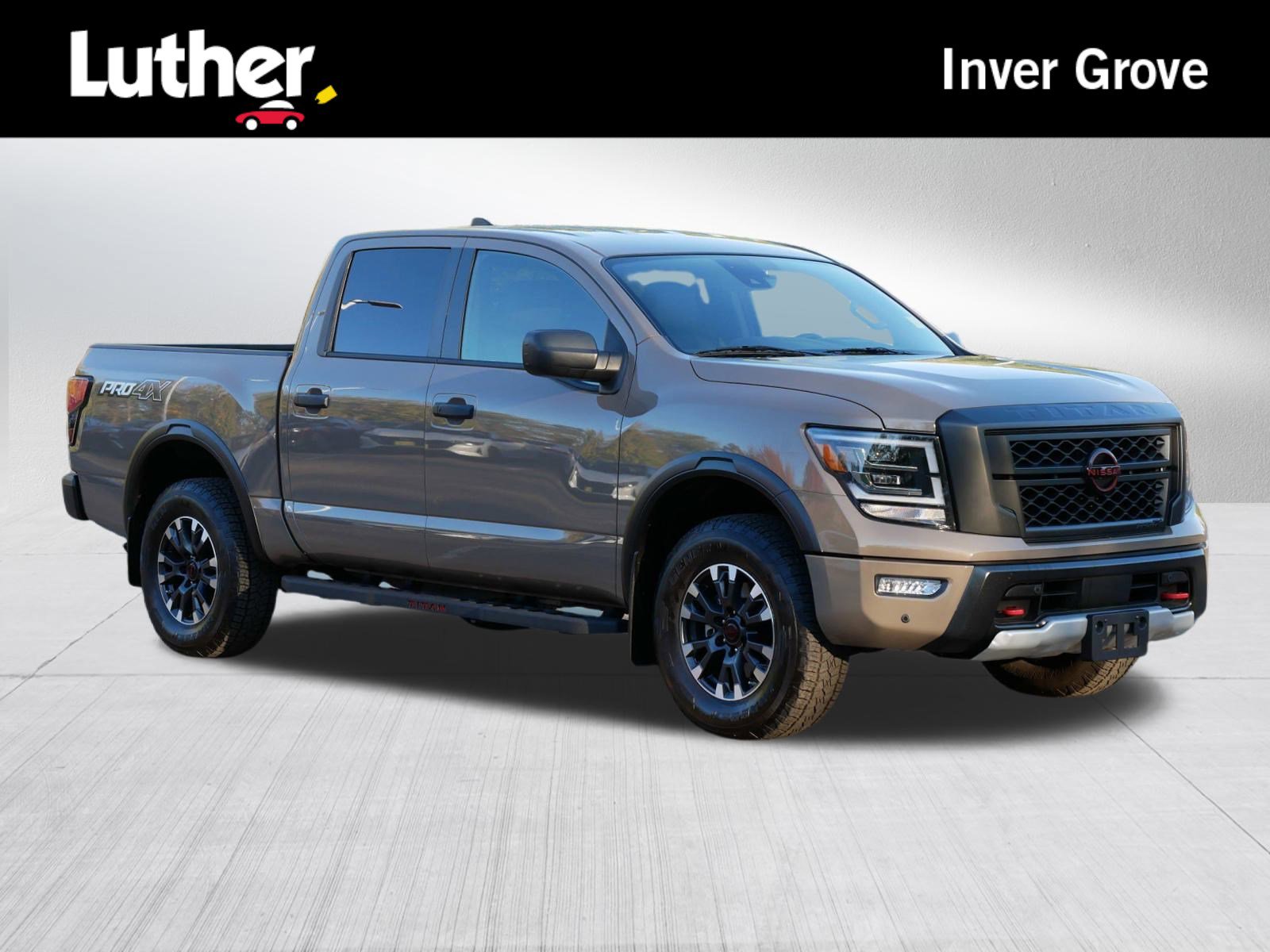 2023 Nissan Titan PRO-4X's photo